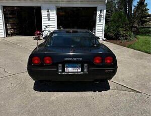 Chevrolet-Corvette-Coupe-1990-Black-Gray-1651-1