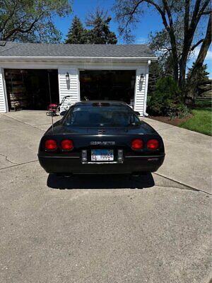 Chevrolet-Corvette-Coupe-1990-Black-Gray-1651-1