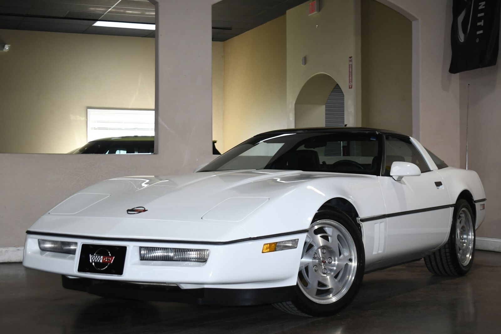 Chevrolet-Corvette-Coupe-1990-White-Black-49099-3