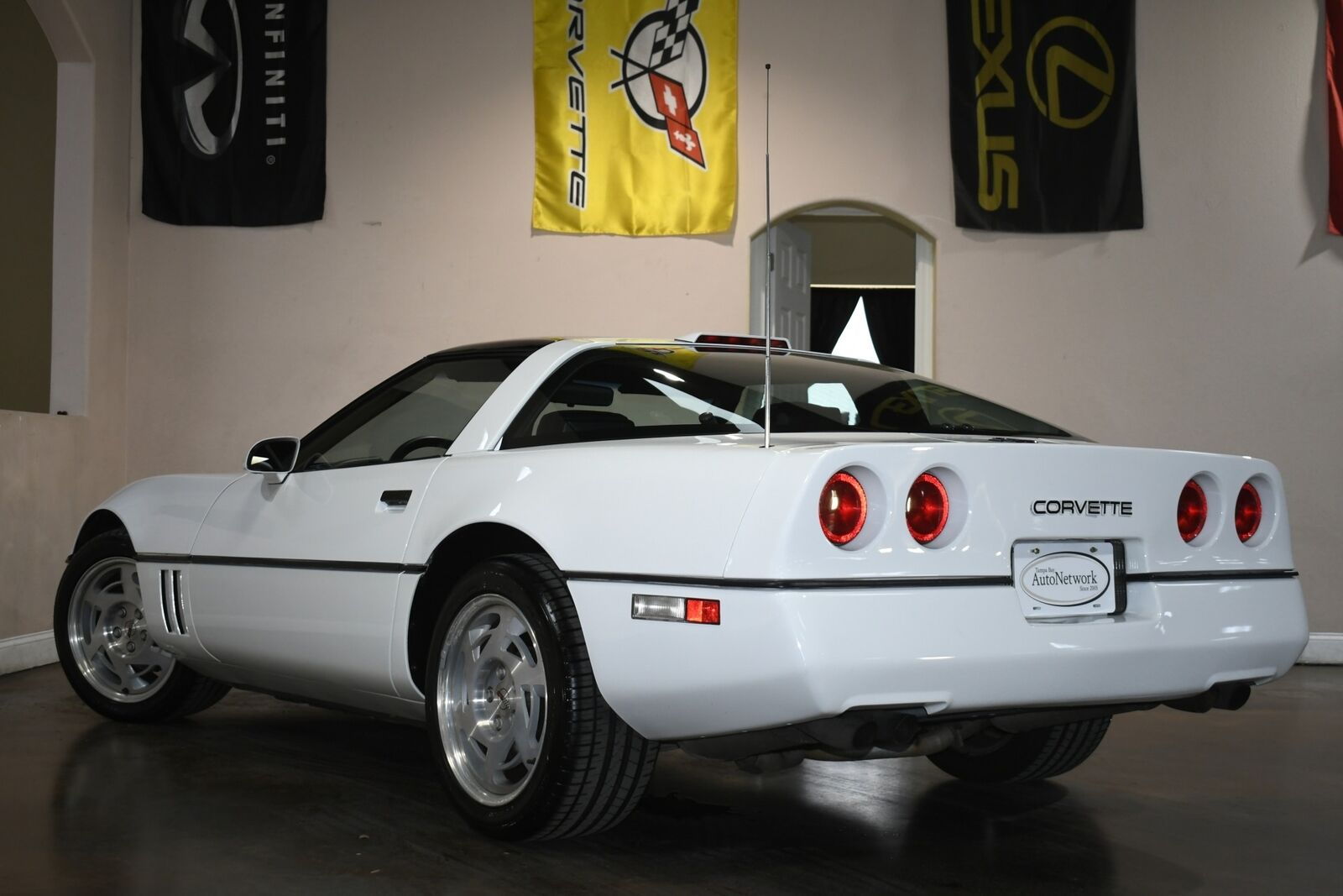 Chevrolet-Corvette-Coupe-1990-White-Black-49099-5