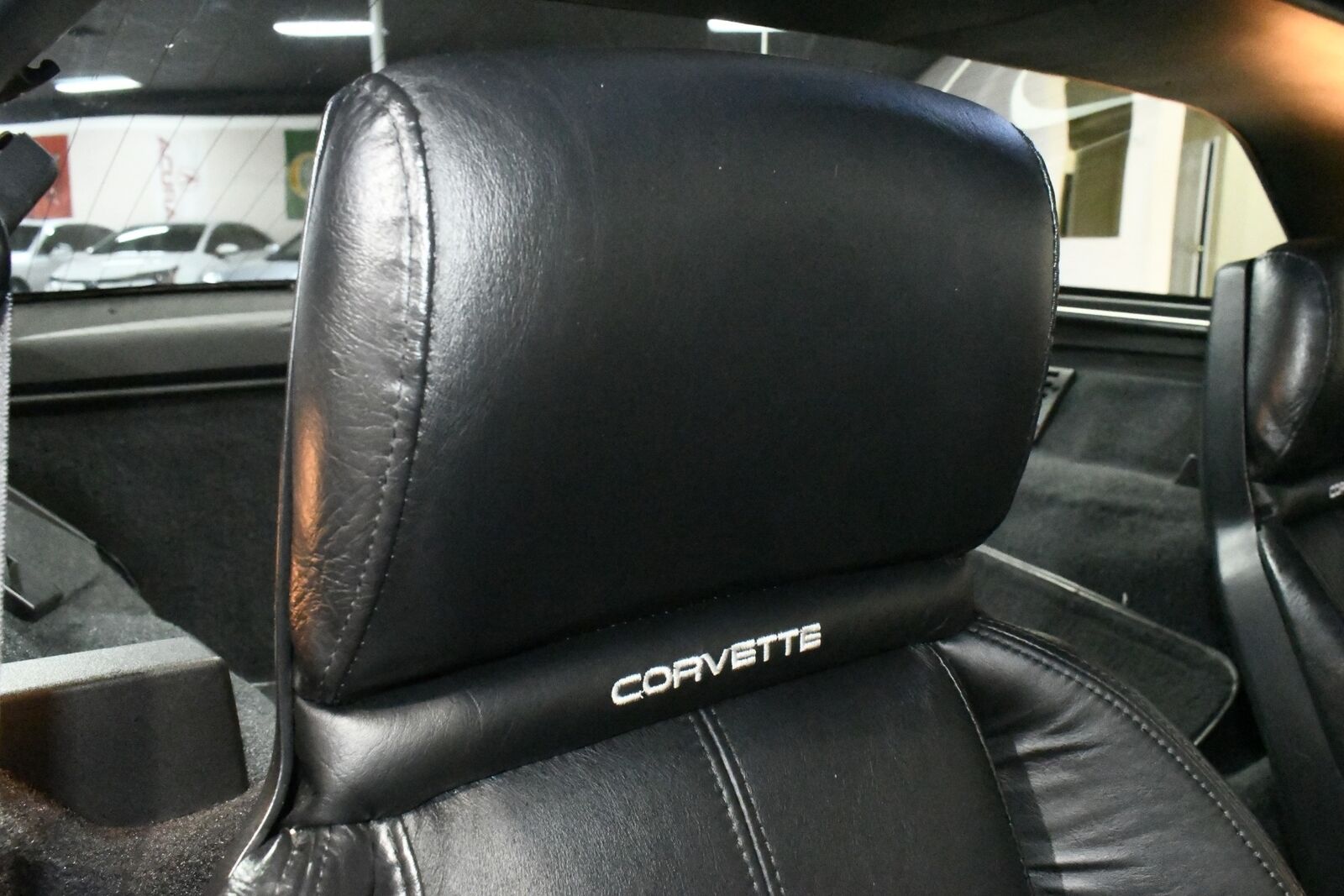 Chevrolet-Corvette-Coupe-1990-White-Black-49099-9