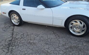 Chevrolet-Corvette-Coupe-1994-White-Black-101389-4