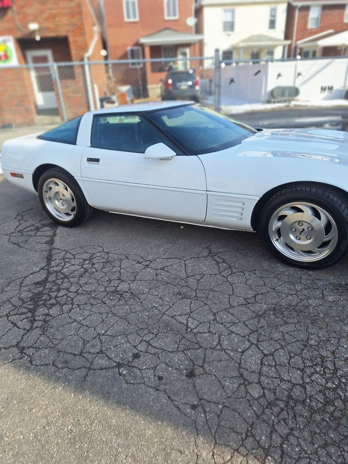 Chevrolet-Corvette-Coupe-1994-White-Black-101389-4