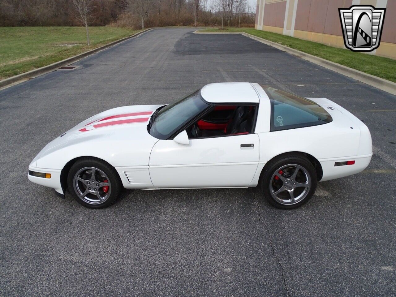 Chevrolet-Corvette-Coupe-1995-White-Black-106447-3