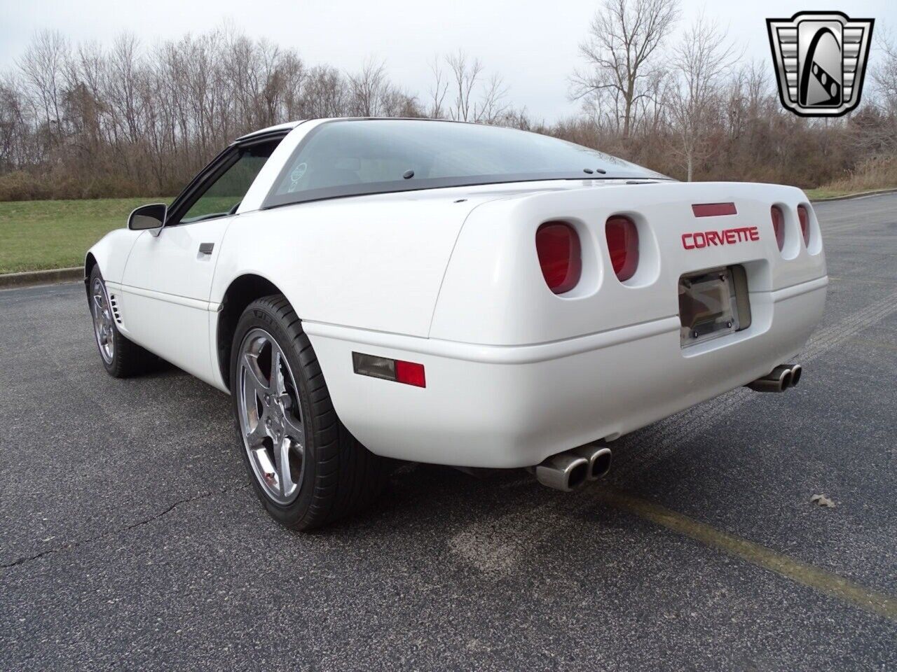 Chevrolet-Corvette-Coupe-1995-White-Black-106447-4