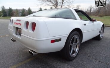 Chevrolet-Corvette-Coupe-1995-White-Black-106447-6