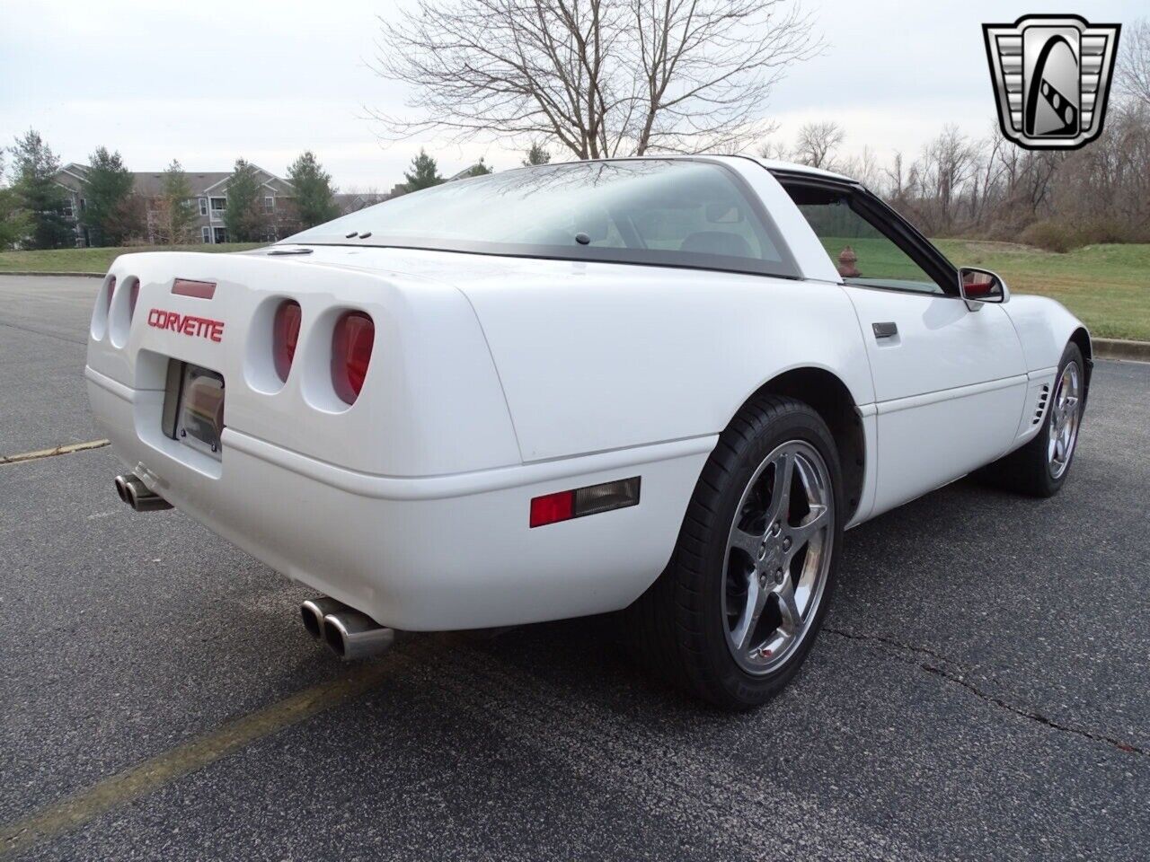 Chevrolet-Corvette-Coupe-1995-White-Black-106447-6