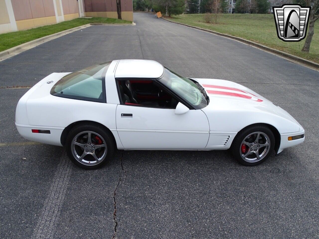 Chevrolet-Corvette-Coupe-1995-White-Black-106447-7