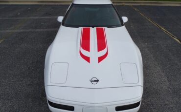 Chevrolet-Corvette-Coupe-1995-White-Black-106447-9