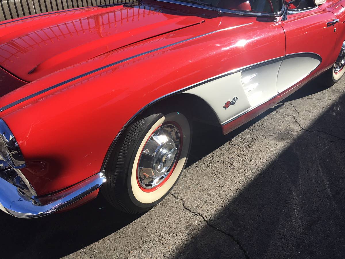 Chevrolet-Corvette-convertible-1960-3