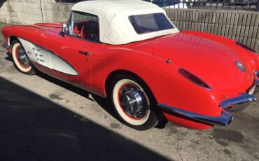 Chevrolet-Corvette-convertible-1960