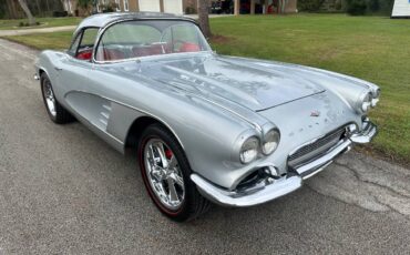 Chevrolet-Corvette-convertible-1961-18