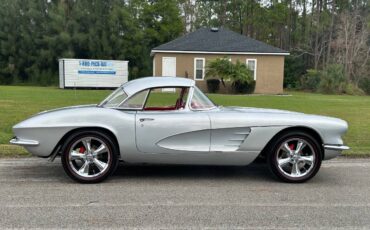 Chevrolet-Corvette-convertible-1961-2