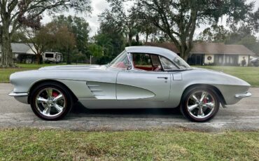 Chevrolet-Corvette-convertible-1961-22