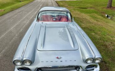 Chevrolet-Corvette-convertible-1961-23