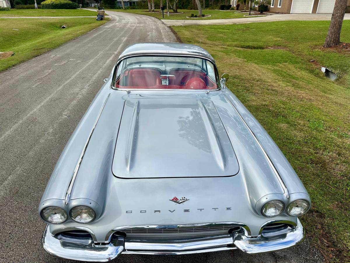 Chevrolet-Corvette-convertible-1961-23