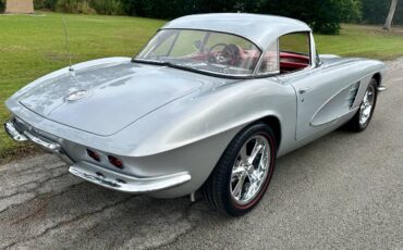 Chevrolet-Corvette-convertible-1961-3