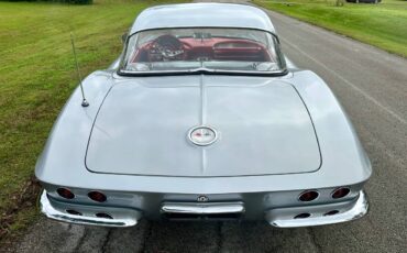 Chevrolet-Corvette-convertible-1961-5