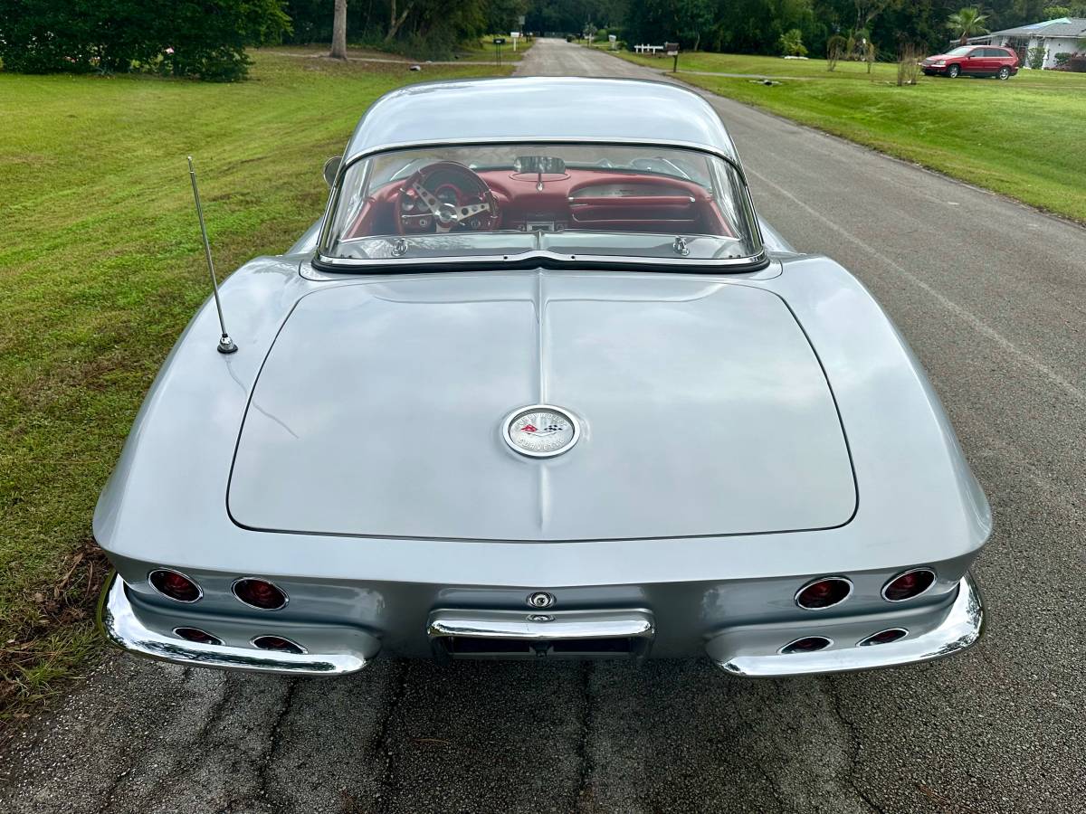 Chevrolet-Corvette-convertible-1961-5