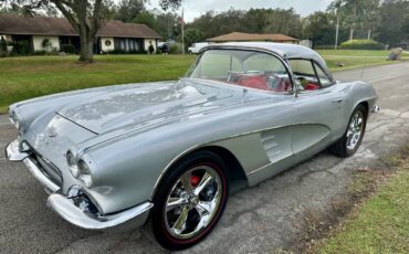 Chevrolet-Corvette-convertible-1961-6