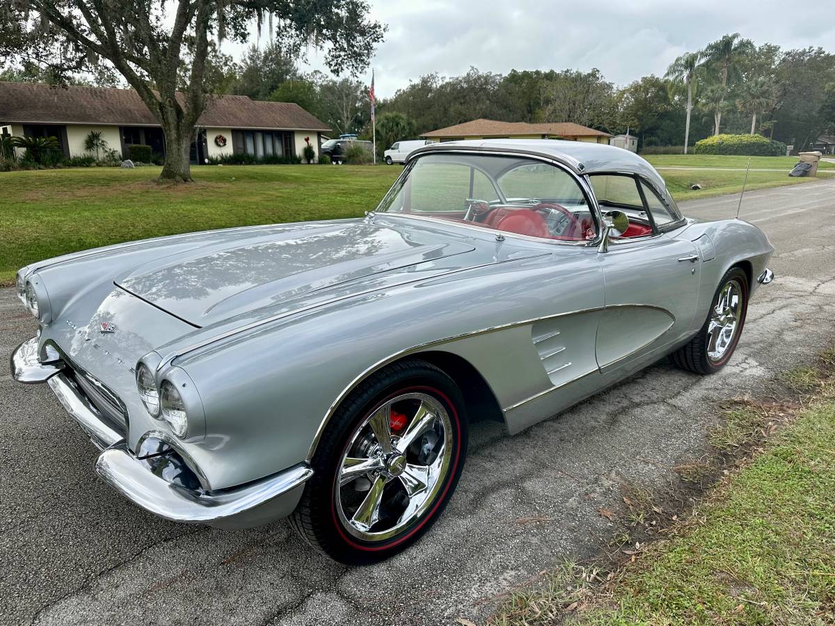 Chevrolet-Corvette-convertible-1961-6