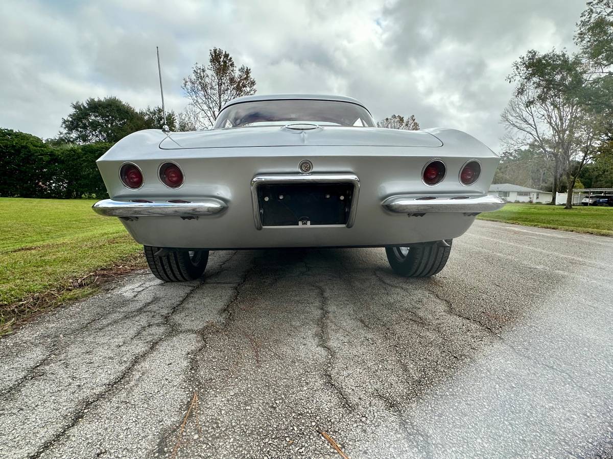 Chevrolet-Corvette-convertible-1961-8