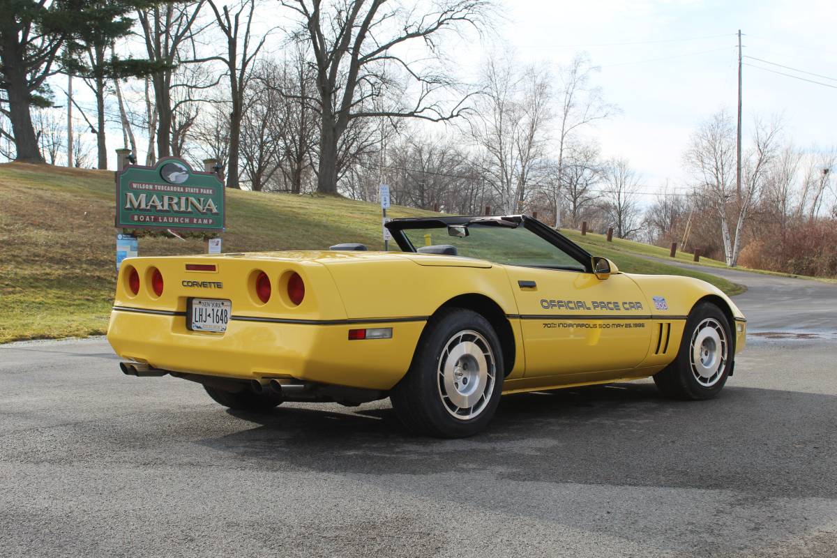 Chevrolet-Corvette-convertible-1986-3