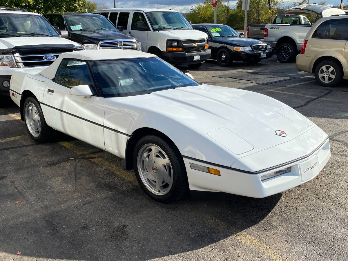 Chevrolet-Corvette-convertible-1989-1