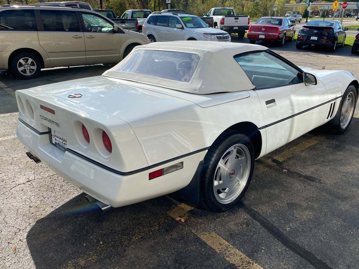 Chevrolet-Corvette-convertible-1989-2