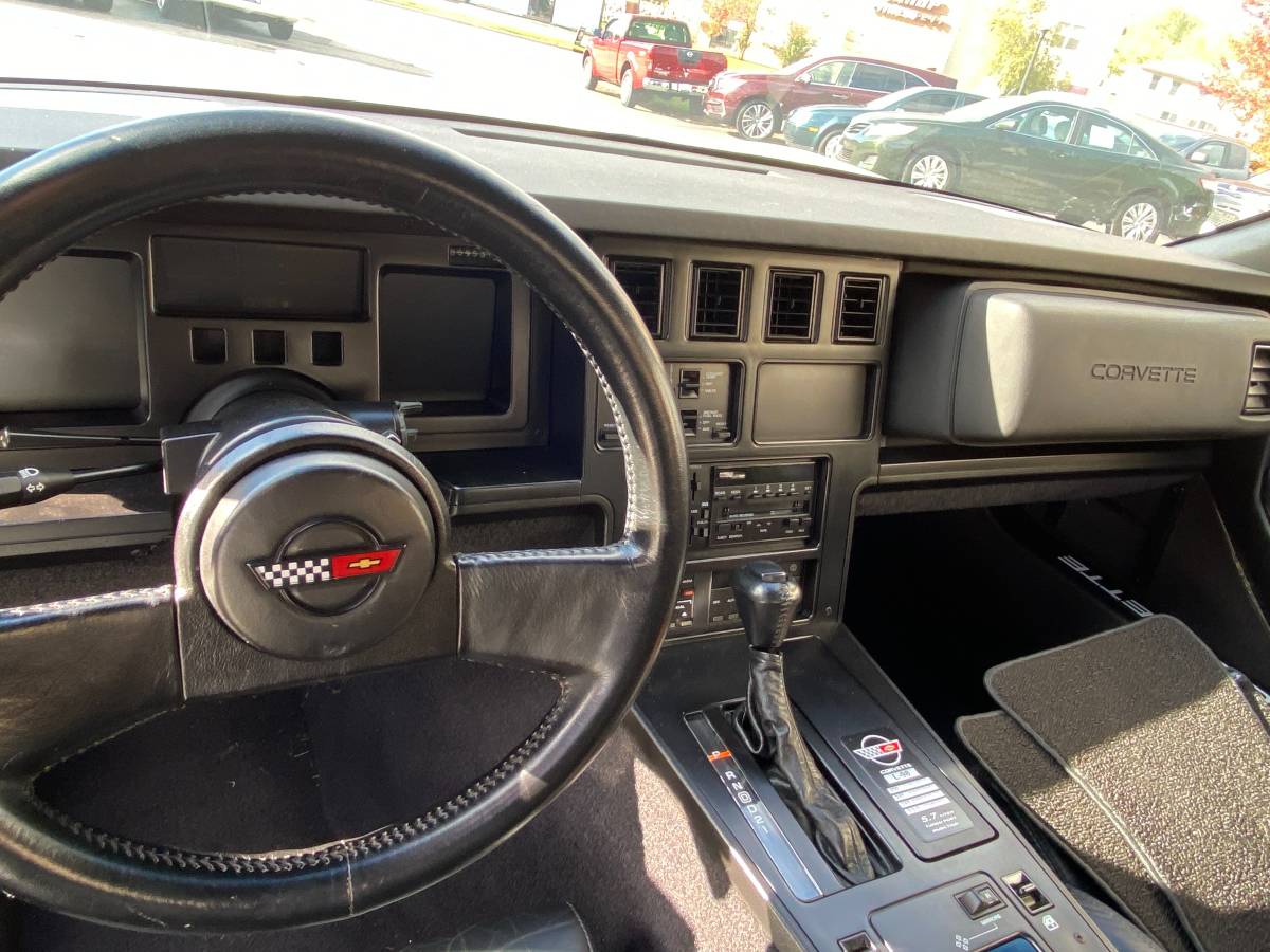 Chevrolet-Corvette-convertible-1989-6