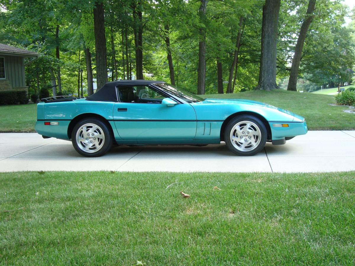 Chevrolet-Corvette-convertible-1990-3