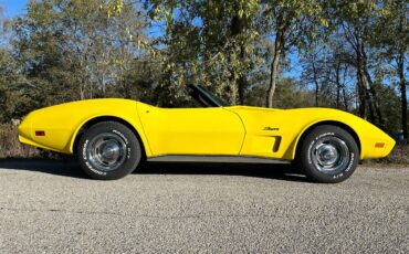 Chevrolet-Corvette-convertible-stingray-1975