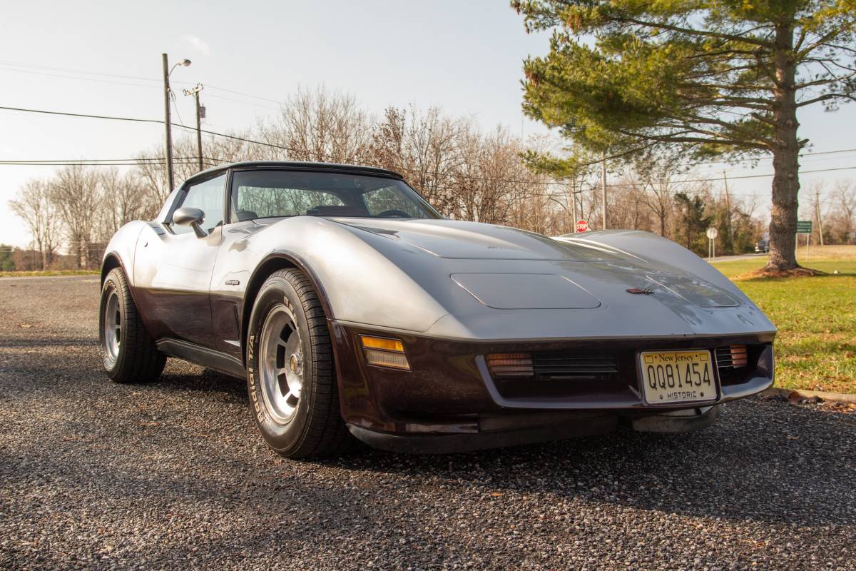 Chevrolet-Corvette-coupe-1982-1