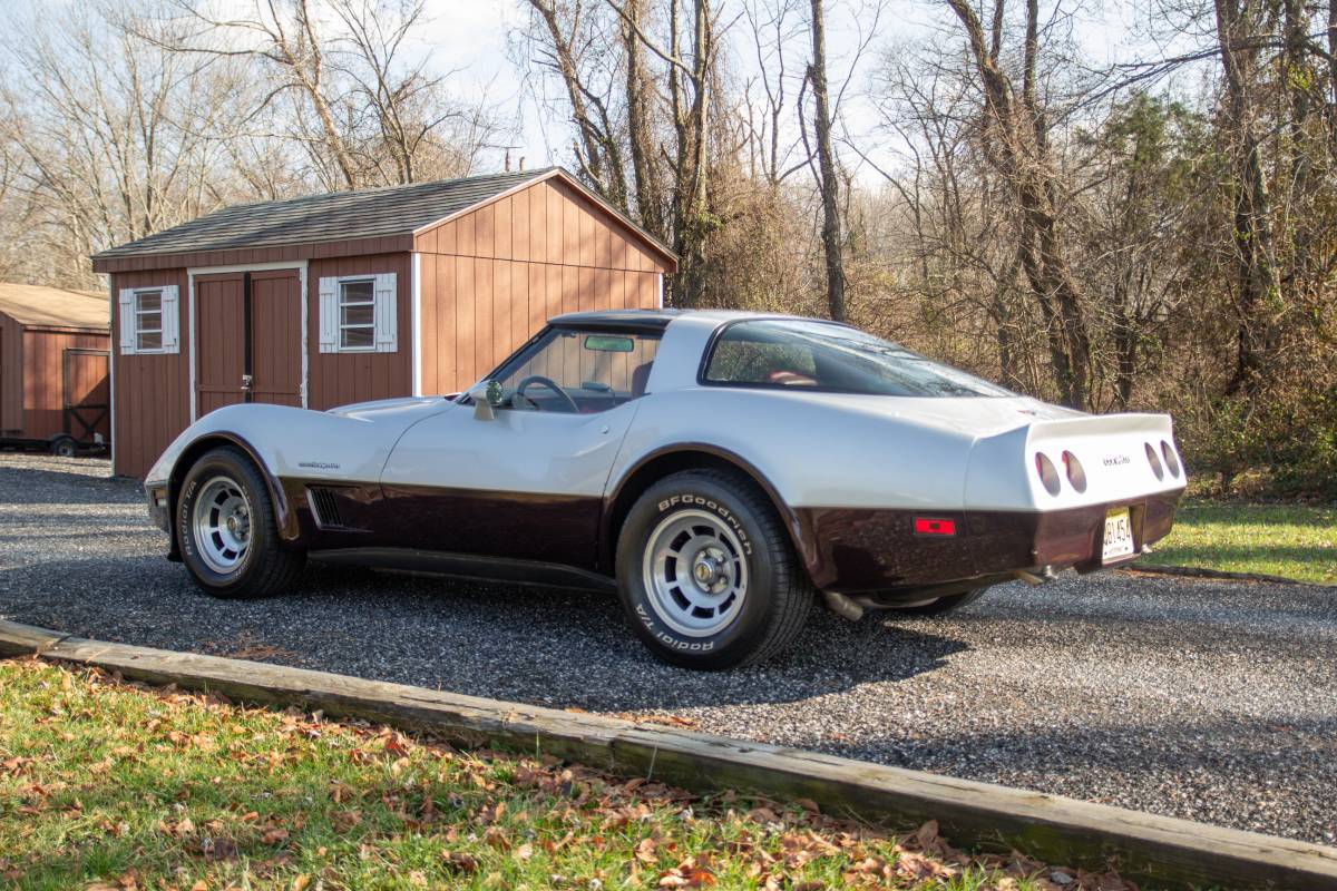 Chevrolet-Corvette-coupe-1982-4