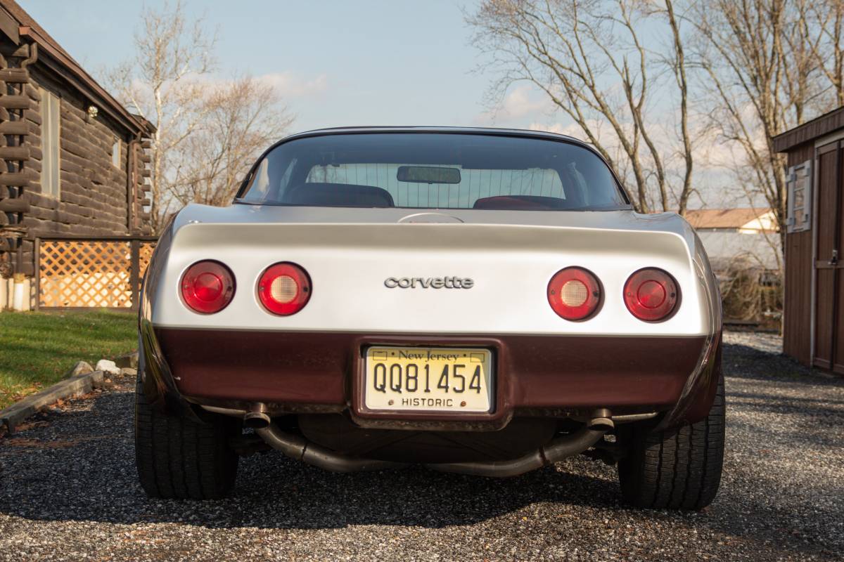 Chevrolet-Corvette-coupe-1982-5