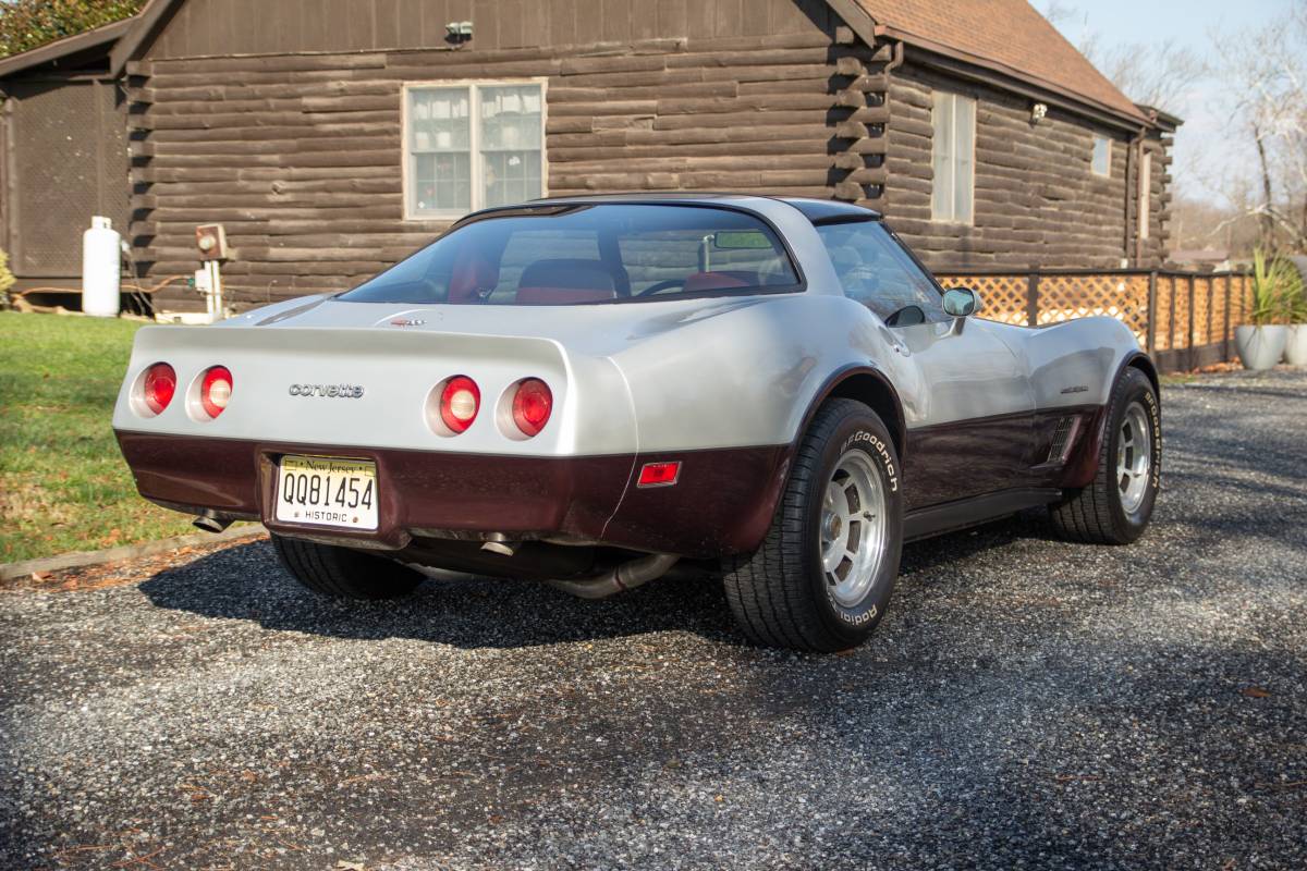 Chevrolet-Corvette-coupe-1982-6