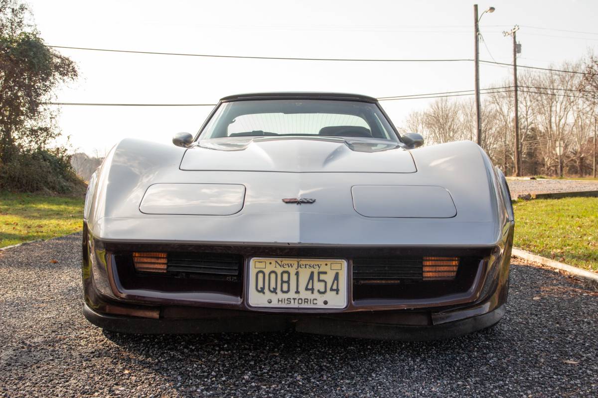 Chevrolet-Corvette-coupe-1982