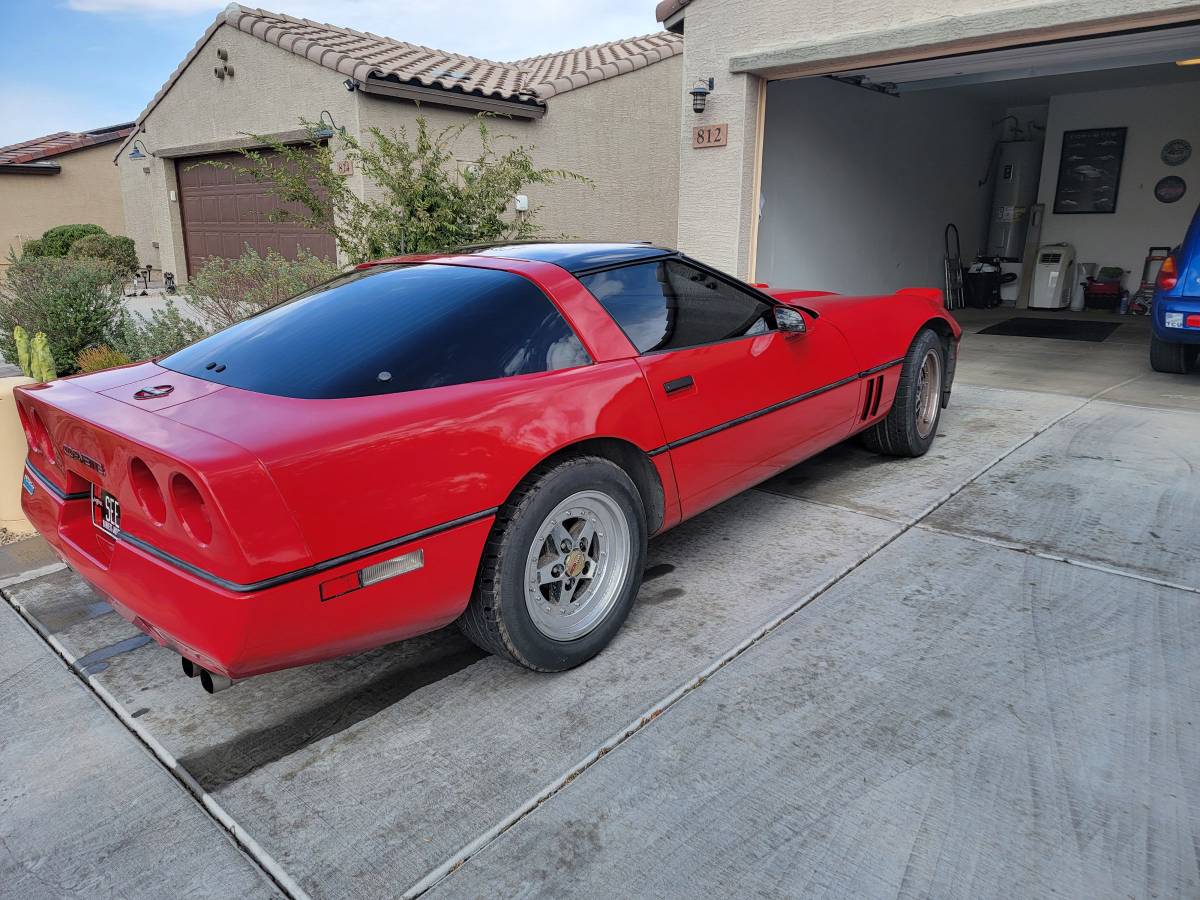 Chevrolet-Corvette-coupe-1985-1