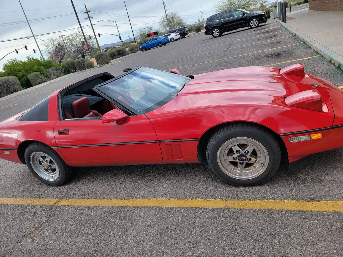 Chevrolet-Corvette-coupe-1985-13