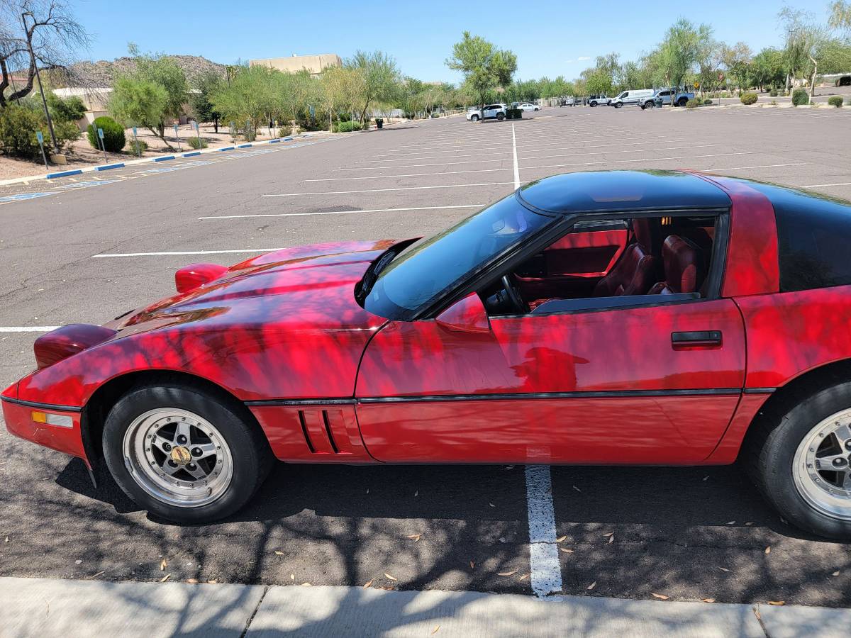 Chevrolet-Corvette-coupe-1985-3