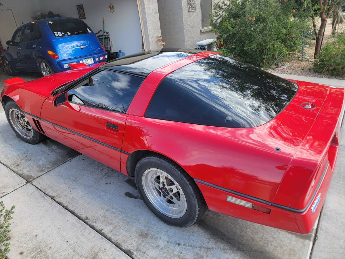 Chevrolet-Corvette-coupe-1985