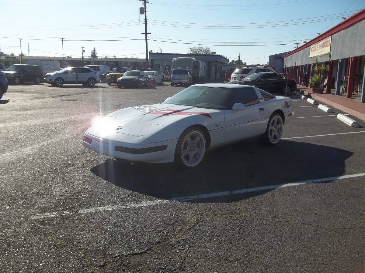 Chevrolet-Corvette-coupe-lt1-1991-260374-3