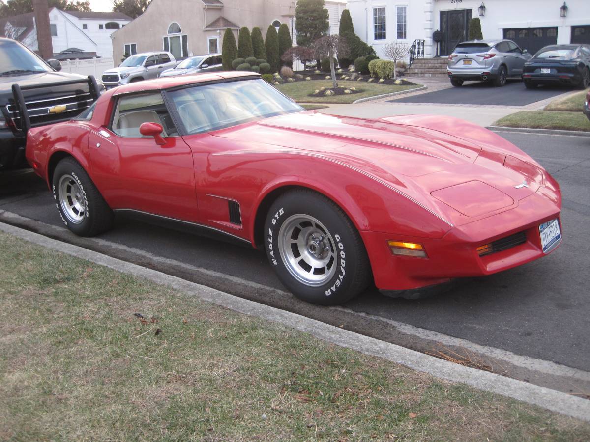 Chevrolet-Corvette-stingray-1980-2