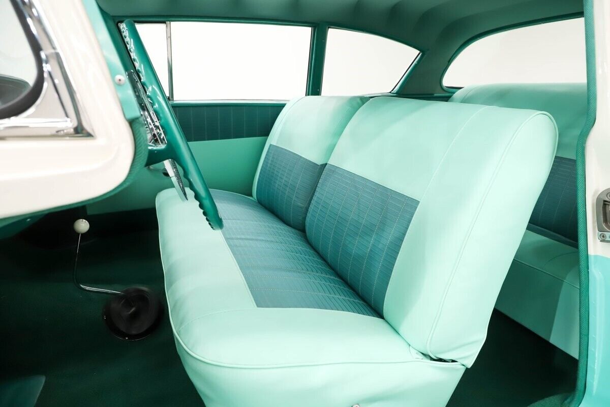 Chevrolet-Delray-Coupe-1958-White-Green-0-11