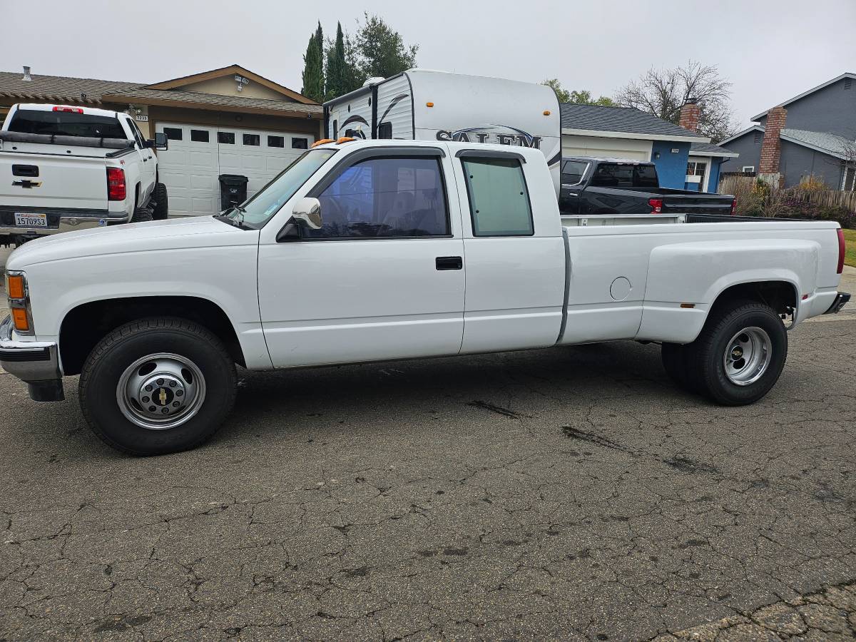 Chevrolet-Dually-1992-white-156106-1