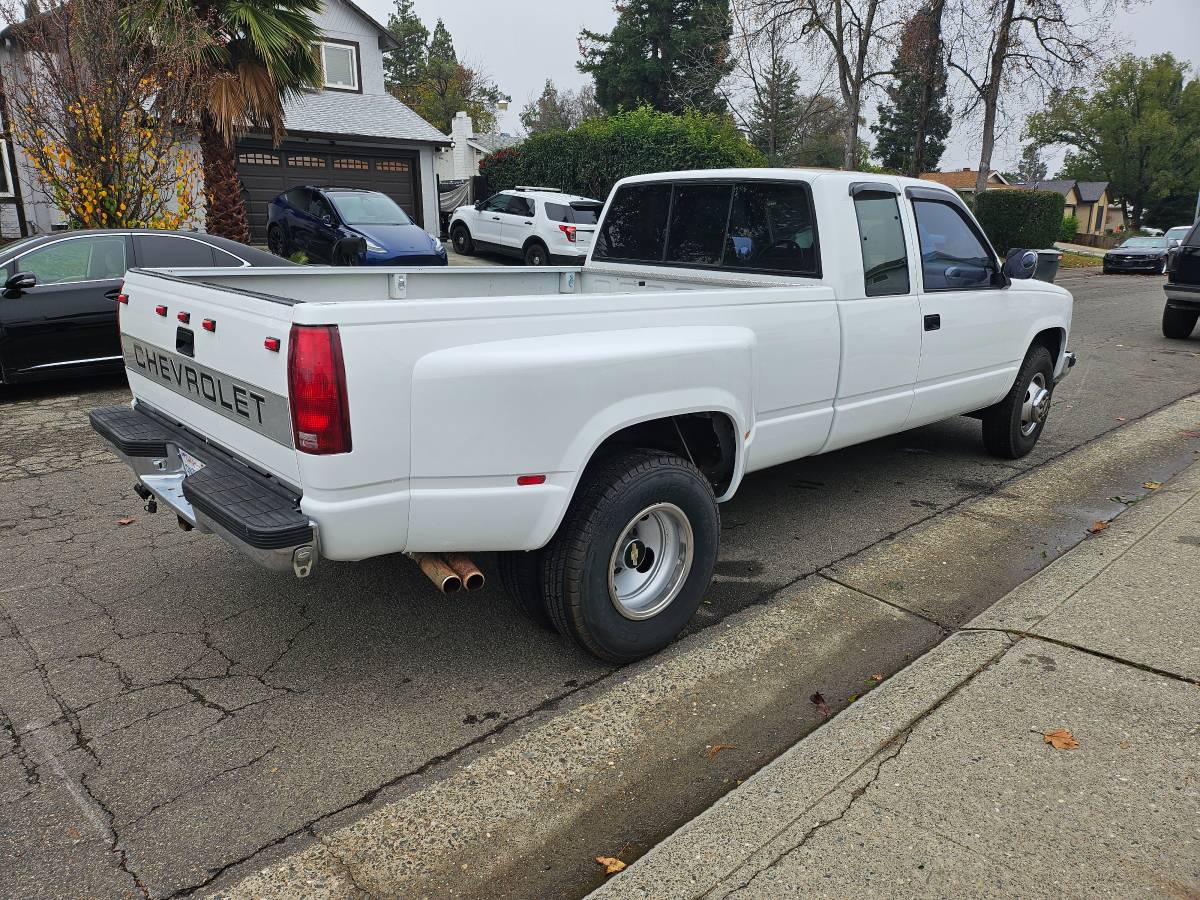 Chevrolet-Dually-1992-white-156106-2