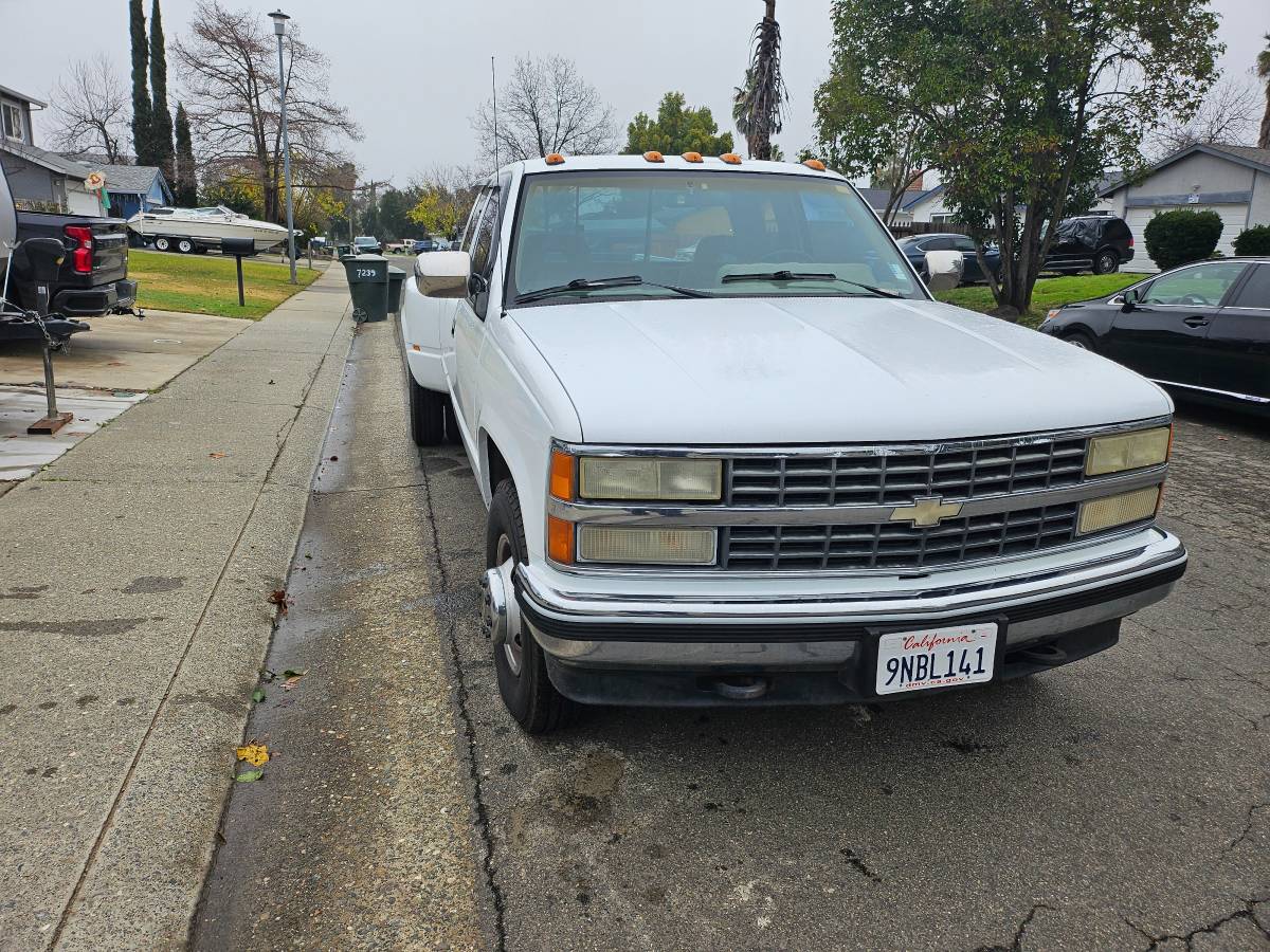 Chevrolet-Dually-1992-white-156106-4