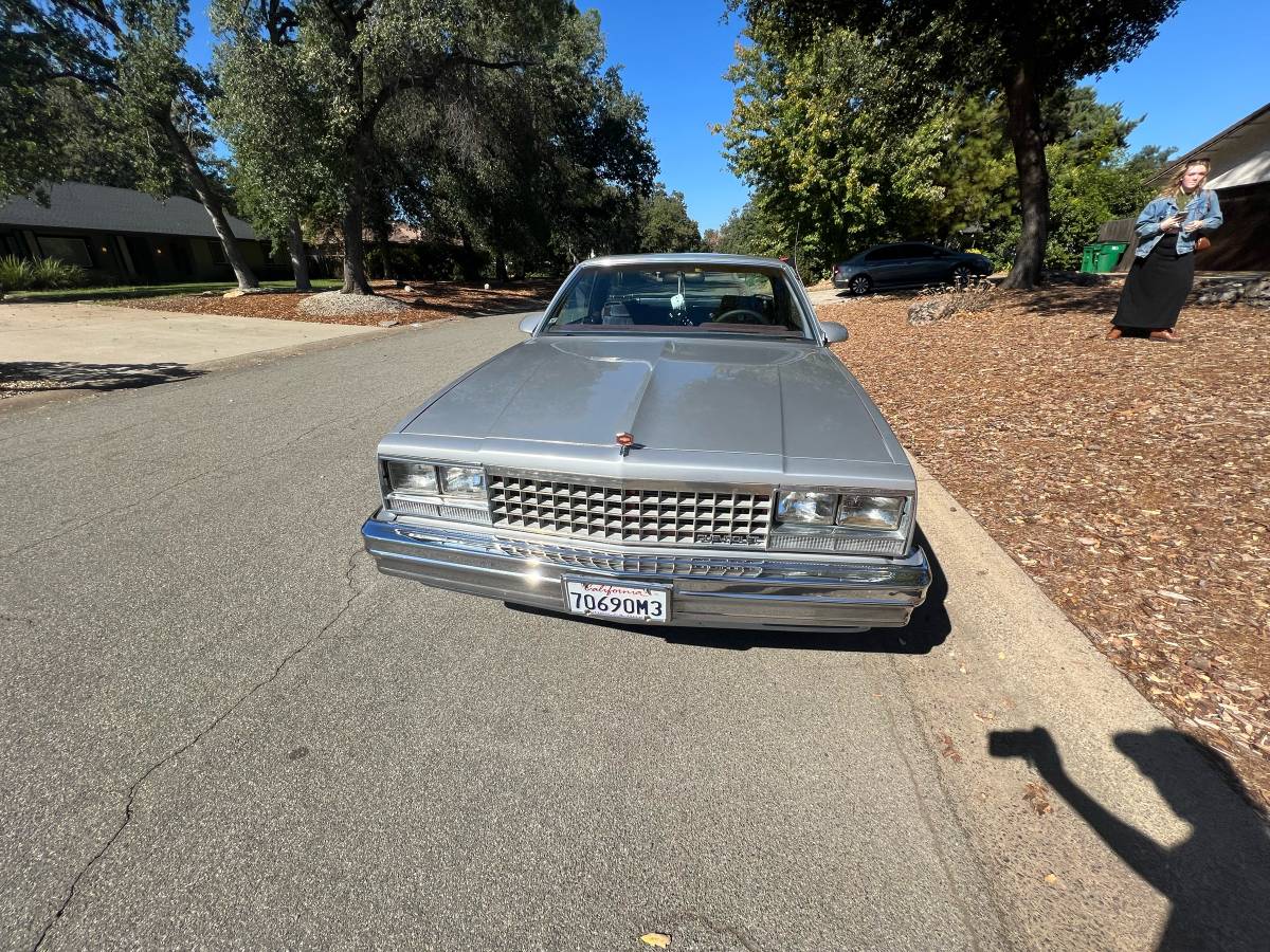 Chevrolet-El-camino-1987-silver-123919-1