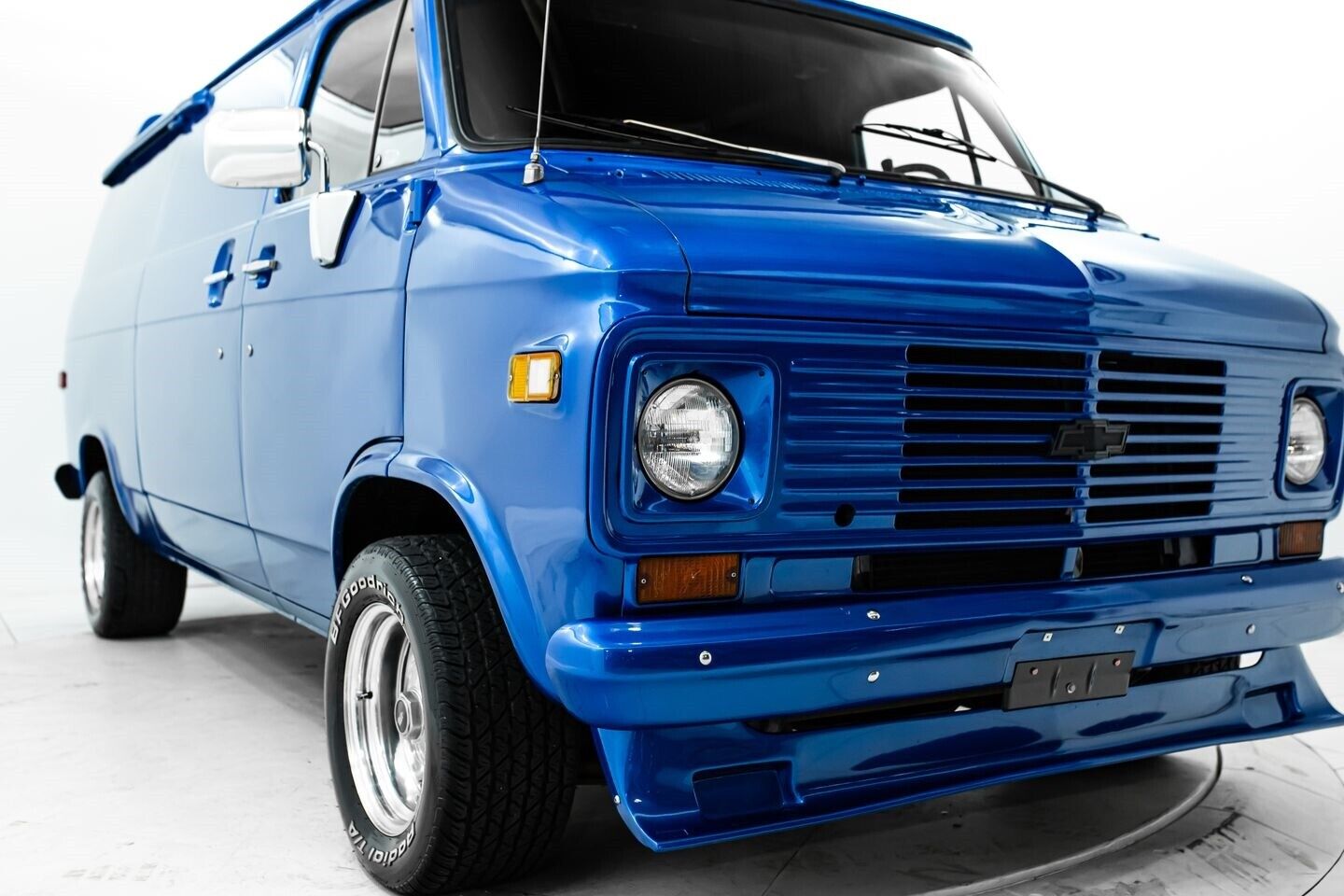 Chevrolet-G20-Van-Van-1976-8