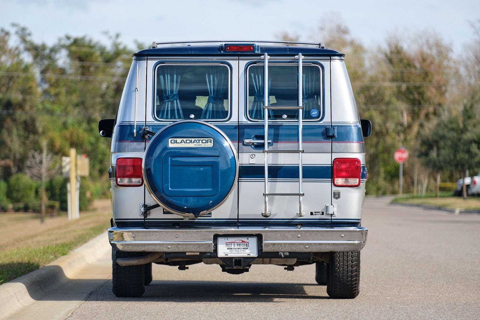 Chevrolet-G20-Van-Van-1990-Blue-Blue-145980-4